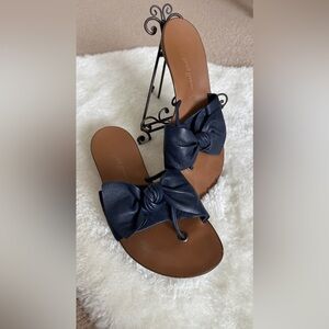Paul Green Leather Bow Sandals in Navy Blue
Women’s US Size 7
